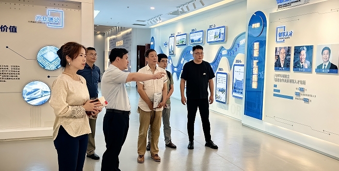 �Ϻ����и����о���(hu��)����(hu��)�L(zh��ng)��Ɍ�һ�и��}����